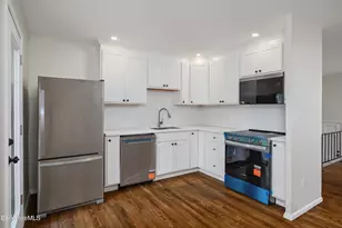 142 Franklin St, North Adams, MA 01247 - Photo 13