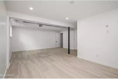 142 Franklin St, North Adams, MA 01247 - Photo 25