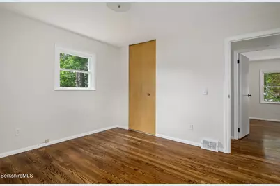 142 Franklin St, North Adams, MA 01247 - Photo 17
