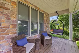 35 Meadow Ridge Dr, Pittsfield, MA 01201 - Photo 5