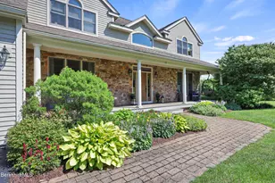 35 Meadow Ridge Dr, Pittsfield, MA 01201 - Photo 3