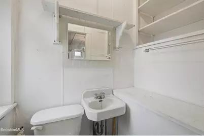 7 Lincoln St, Pittsfield, MA 01201 - Photo 15