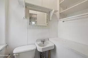 7 Lincoln St, Pittsfield, MA 01201 - Photo 15