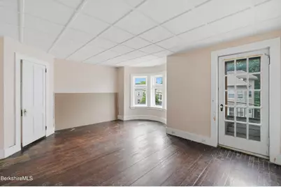 7 Lincoln St, Pittsfield, MA 01201 - Photo 11