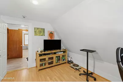 11 Burnham St, North Adams, MA 01247 - Photo 15