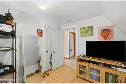 11 Burnham St, North Adams, MA 01247 - Photo 17
