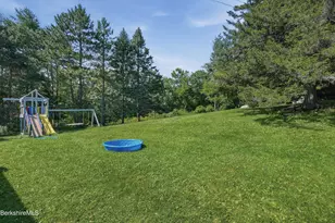11 Burnham St, North Adams, MA 01247 - Photo 33