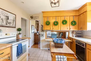 38 Connecticut Ave, Pittsfield, MA 01201 - Photo 9