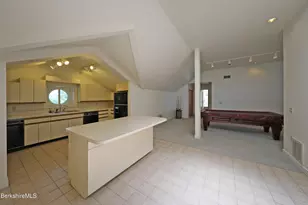 200 Old Stockbridge Rd, Stockbridge, MA 01262 - Photo 11