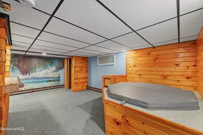16 North St, North Adams, MA 01247 - Photo 31