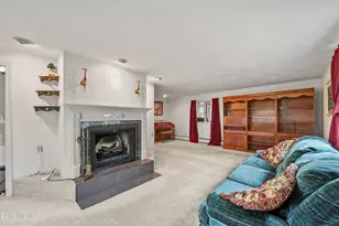 16 North St, North Adams, MA 01247 - Photo 9