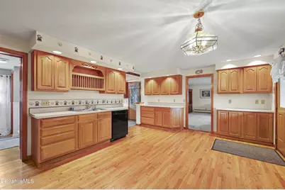 16 North St, North Adams, MA 01247 - Photo 7
