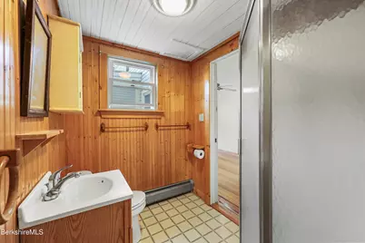 10 Summer St, Adams, MA 01220 - Photo 33