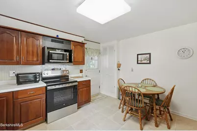16 Patricia Ave, Pittsfield, MA 01201 - Photo 11
