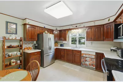 16 Patricia Ave, Pittsfield, MA 01201 - Photo 9