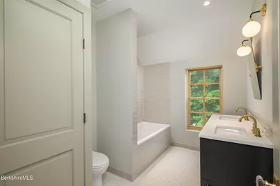 145-147 Pleasant St, North Adams, MA 01247 - Photo 15