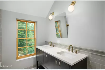 145-147 Pleasant St, North Adams, MA 01247 - Photo 17