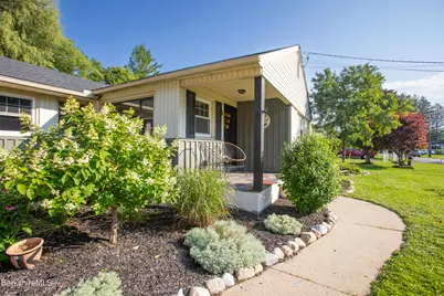 56 Saratoga Dr, Pittsfield, MA 01201 - Photo 3