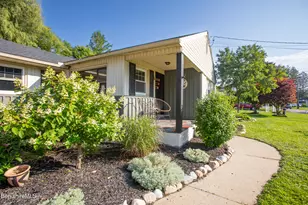 56 Saratoga Dr, Pittsfield, MA 01201 - Photo 3