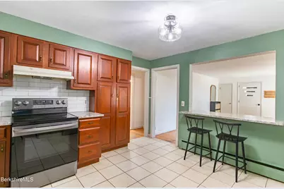 56 Saratoga Dr, Pittsfield, MA 01201 - Photo 9