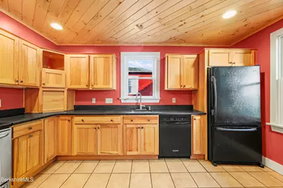 10 Summer St, Adams, MA 01220 - Photo 23