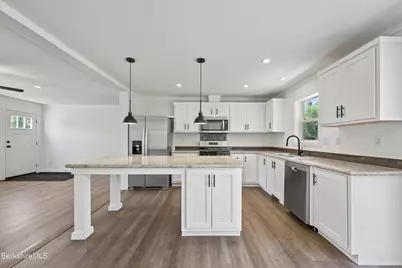 395 Cheshire Rd #111, Pittsfield, MA 01201 - Photo 11