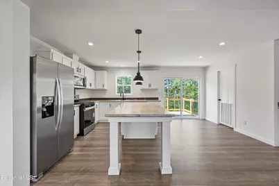 395 Cheshire Rd #111, Pittsfield, MA 01201 - Photo 9