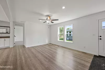 395 Cheshire Rd #111, Pittsfield, MA 01201 - Photo 7