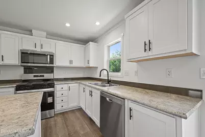 395 Cheshire Rd #111, Pittsfield, MA 01201 - Photo 13