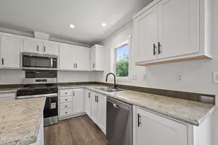 395 Cheshire Rd, Pittsfield, MA 01201 - Photo 13