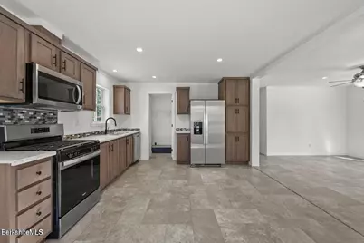 395 Cheshire Rd #121, Pittsfield, MA 01201 - Photo 3