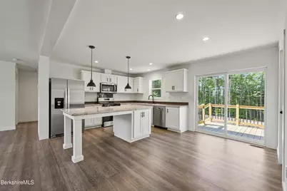 395 Cheshire Rd #122, Pittsfield, MA 01201 - Photo 17