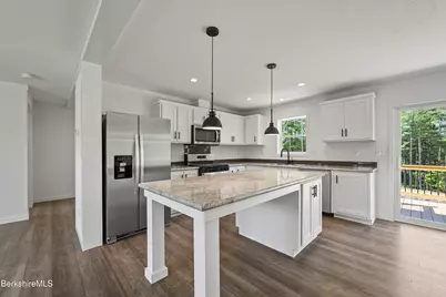 395 Cheshire Rd #122, Pittsfield, MA 01201 - Photo 9