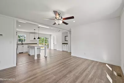 395 Cheshire Rd #122, Pittsfield, MA 01201 - Photo 3