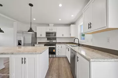 395 Cheshire Rd #122, Pittsfield, MA 01201 - Photo 11