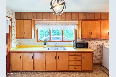 29 Nelson St, North Adams, MA 01247 - Photo 5