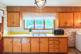 29 Nelson St, North Adams, MA 01247 - Photo 5