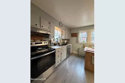 98 Bryan St, Pittsfield, MA 01201 - Photo 5