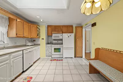 8 Velma Ave, Pittsfield, MA 01201 - Photo 11