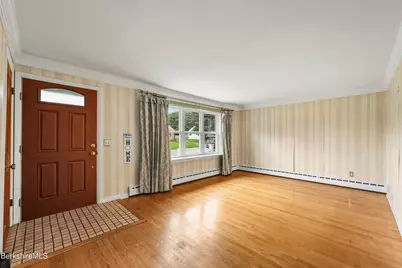 8 Velma Ave, Pittsfield, MA 01201 - Photo 5