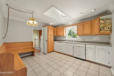 8 Velma Ave, Pittsfield, MA 01201 - Photo 11