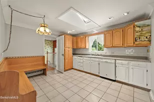 8 Velma Ave, Pittsfield, MA 01201 - Photo 11