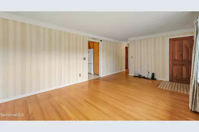8 Velma Ave, Pittsfield, MA 01201 - Photo 7