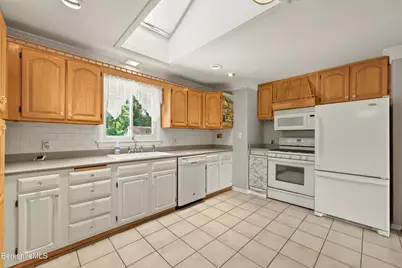 8 Velma Ave, Pittsfield, MA 01201 - Photo 13