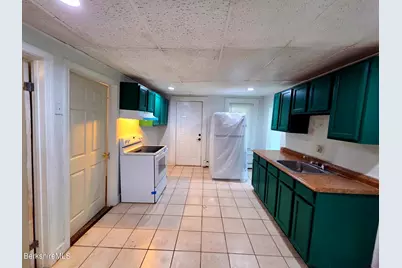 32 Westminster St, Pittsfield, MA 01201 - Photo 3
