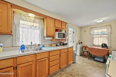29 Acorn St, Pittsfield, MA 01201 - Photo 11