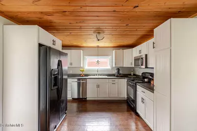 5 Pomeroy St, West Stockbridge, MA 01266 - Photo 9
