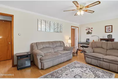 48 Alger St, Adams, MA 01220 - Photo 21