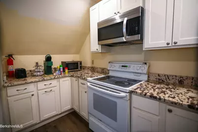 43 Lincoln St, Greenfield, MA 01301 - Photo 23