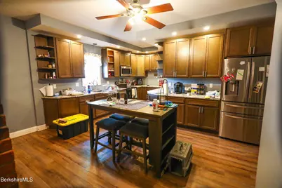 43 Lincoln St, Greenfield, MA 01301 - Photo 9